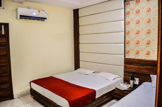 Hotel Tathastu Ujjain Esterno foto